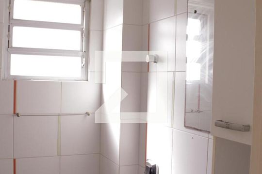 Banheiro de apartamento à venda com 2 quartos, 56m² em Glória, Porto Alegre