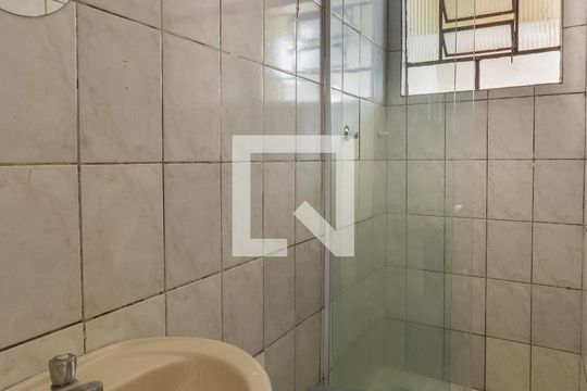 Banheiro de casa para alugar com 1 quarto, 55m² em Vila Zulmira, São Paulo