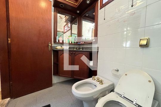 Banheiro da Suíte 3 de casa para alugar com 4 quartos, 306m² em Planalto Paulista, São Paulo