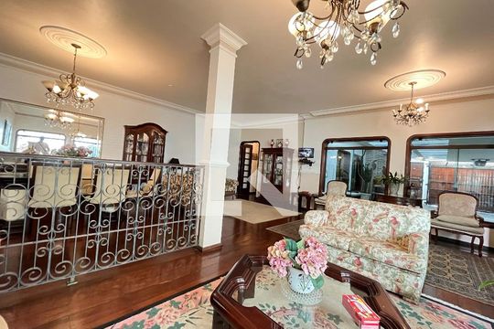 Sala de casa para alugar com 4 quartos, 306m² em Planalto Paulista, São Paulo