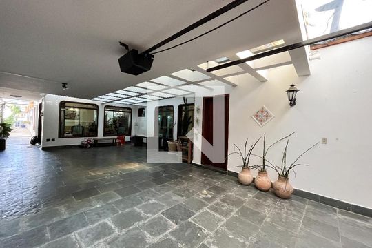 Garagem de casa para alugar com 4 quartos, 306m² em Planalto Paulista, São Paulo