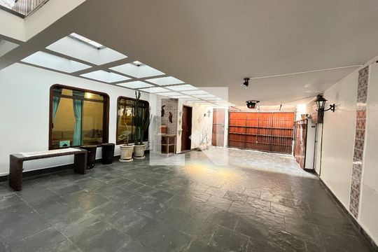 Garagem de casa para alugar com 4 quartos, 306m² em Planalto Paulista, São Paulo