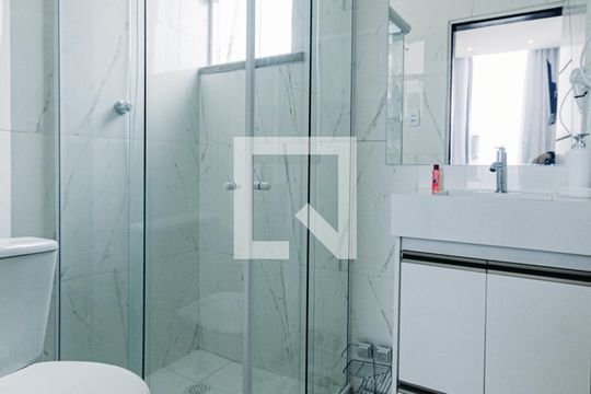 Banheiro de apartamento para alugar com 1 quarto, 40m² em Barra, Salvador