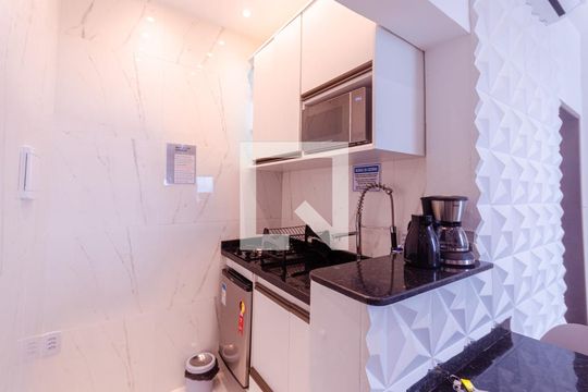 Cozinha de apartamento para alugar com 1 quarto, 40m² em Barra, Salvador