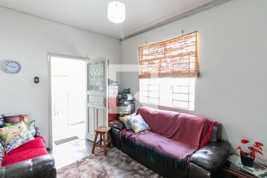 Casa à venda com 5 quartos, 200m² em Carlos Prates, Belo Horizonte