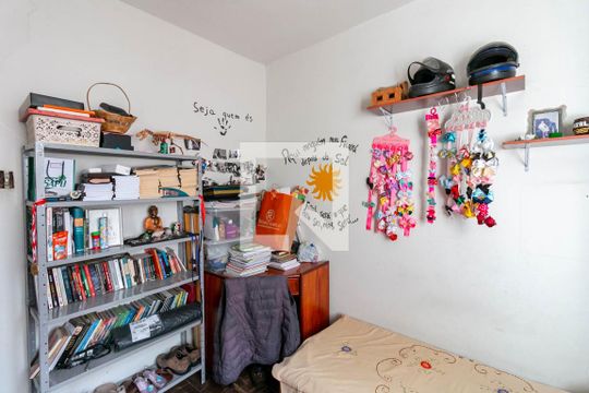 Quarto 2 de casa à venda com 5 quartos, 200m² em Carlos Prates, Belo Horizonte