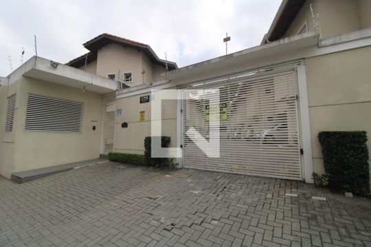 Fachada de casa de condomínio à venda com 2 quartos, 70m² em Jardim Ubirajara (zona Sul), São Paulo