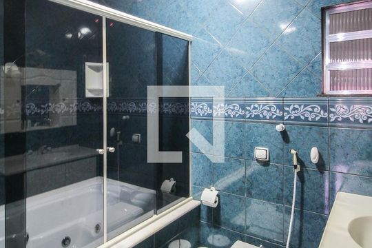 Banheiro da Suíte de apartamento para alugar com 3 quartos, 150m² em Vila Dagmar, Belford Roxo