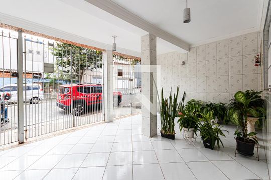 Garagem de casa à venda com 6 quartos, 230m² em Chácara Califórnia, São Paulo