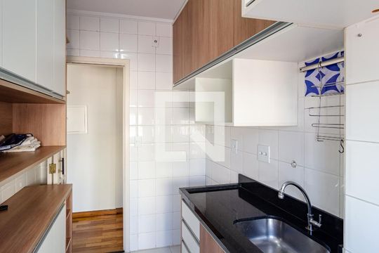 Cozinha de apartamento para alugar com 2 quartos, 50m² em Chácara Inglesa, São Paulo