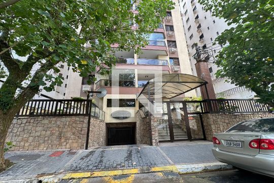 Fachada de apartamento para alugar com 3 quartos, 125m² em Barra Funda, Guarujá