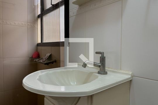 Banheiro 2 de apartamento para alugar com 3 quartos, 125m² em Barra Funda, Guarujá