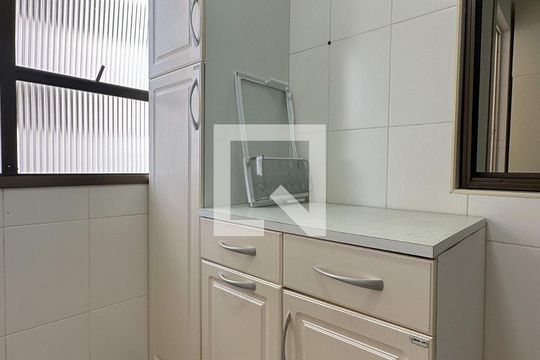Área de Serviço de apartamento para alugar com 3 quartos, 125m² em Barra Funda, Guarujá
