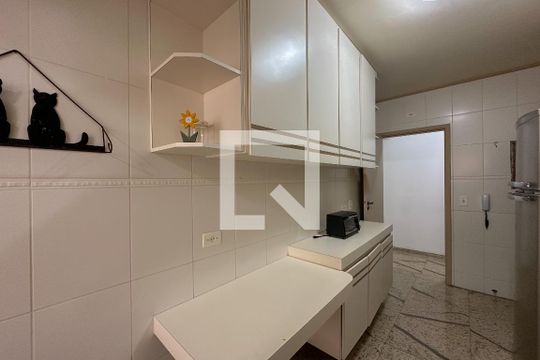 Cozinha de apartamento para alugar com 3 quartos, 125m² em Barra Funda, Guarujá