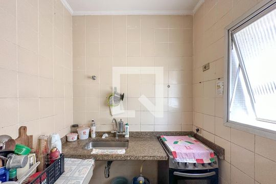 Cozinha de apartamento para alugar com 2 quartos, 75m² em Parque Enseada, Guarujá