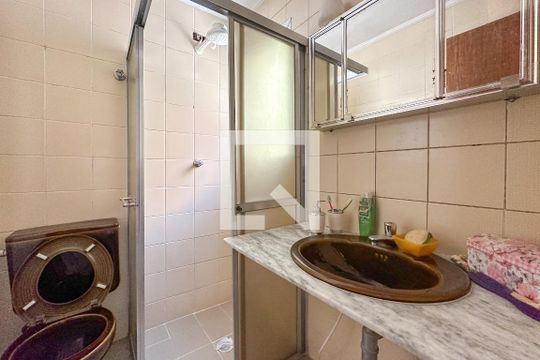 Banheiro 1 - suíte de apartamento para alugar com 2 quartos, 75m² em Parque Enseada, Guarujá