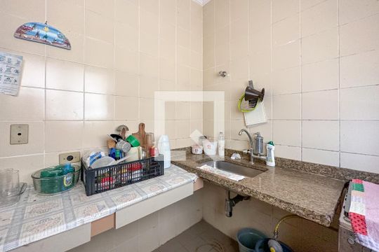 Cozinha de apartamento para alugar com 2 quartos, 75m² em Parque Enseada, Guarujá