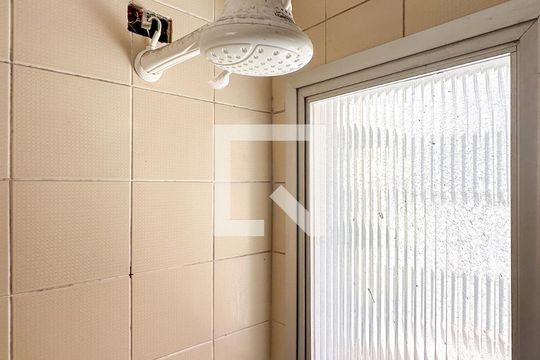 Banheiro 1 - suíte de apartamento para alugar com 2 quartos, 75m² em Parque Enseada, Guarujá