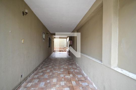 Garagem de casa para alugar com 3 quartos, 240m² em Centro, Nilópolis