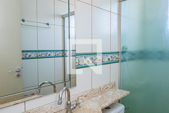 Banheiro de apartamento à venda com 2 quartos, 58m² em Vila Amélia, São Paulo