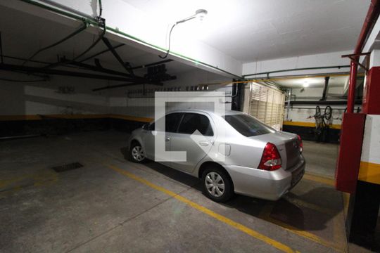 Garagem de apartamento para alugar com 2 quartos, 58m² em Jd Independ, São Paulo