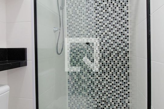 Banheiro de apartamento para alugar com 2 quartos, 32m² em Parque Munhoz, São Paulo