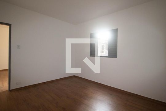 Sala/Quarto de casa para alugar com 1 quarto, 30m² em Jardim Fernandes, São Paulo