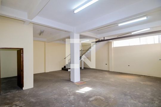 Quintal  de casa à venda com 8 quartos, 380m² em Jardim Tranquilidade, Guarulhos