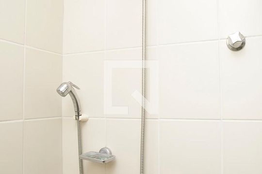 Banheiro Quarto 1 Suíte de apartamento para alugar com 3 quartos, 81m² em Jardim Botânico, Porto Alegre
