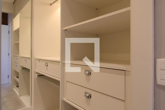 Suíte - Closet  de apartamento para alugar com 3 quartos, 95m² em Perdizes, São Paulo