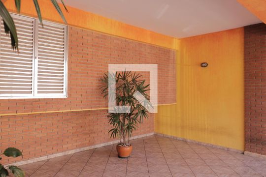 Garagem de casa à venda com 3 quartos, 150m² em Vila Iorio, São Paulo