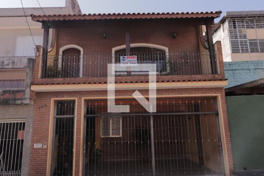 Fachada de casa à venda com 3 quartos, 150m² em Vila Iorio, São Paulo