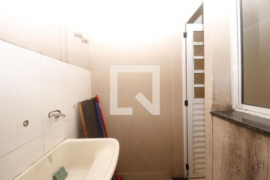 Área de Serviço de casa de condomínio para alugar com 2 quartos, 70m² em Vila Paulicéia, São Paulo