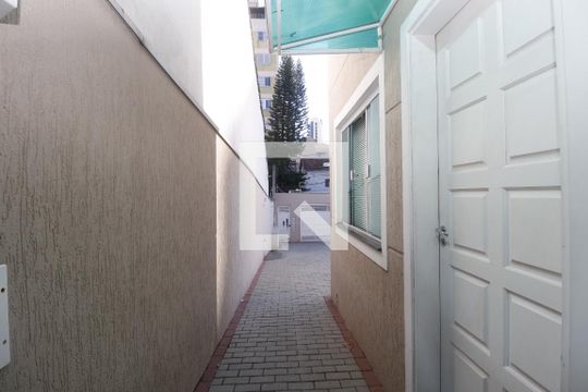 Corredor de casa de condomínio para alugar com 2 quartos, 70m² em Vila Paulicéia, São Paulo