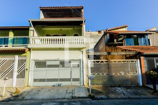 Fachada de casa à venda com 2 quartos, 300m² em Jardim City, Guarulhos