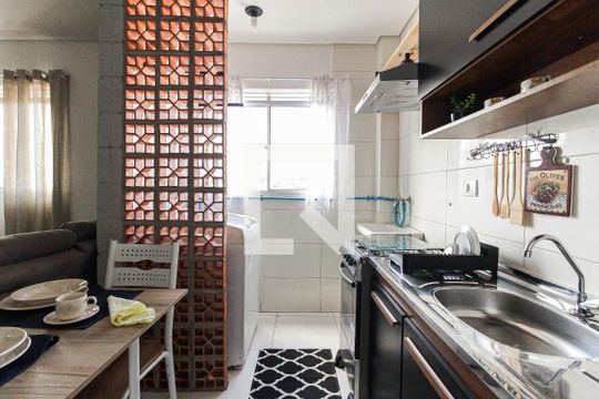 Cozinha de apartamento para alugar com 1 quarto, 37m² em Itaquera, São Paulo