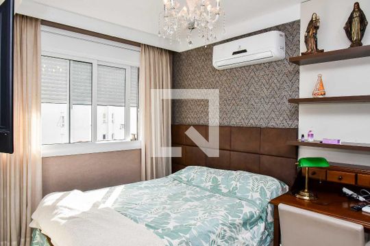 Suíte de apartamento para alugar com 2 quartos, 66m² em São João, Porto Alegre