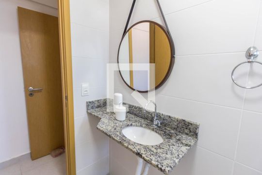 Banheiro da Suíte de apartamento para alugar com 2 quartos, 80m² em Caiçara, Praia Grande