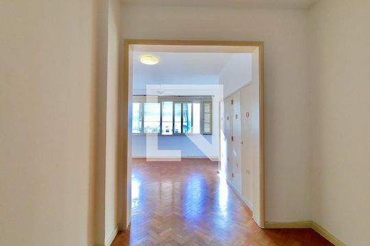 Sala de kitnet/studio para alugar com 1 quarto, 56m² em Copacabana, Rio de Janeiro