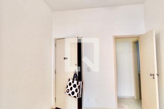 Sala de kitnet/studio para alugar com 1 quarto, 56m² em Copacabana, Rio de Janeiro