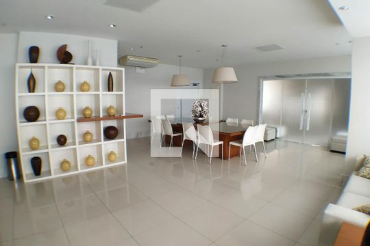 Apartamento para alugar com 3 quartos, 140m² em Icaraí, Niterói