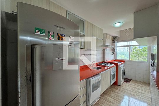 Cozinha e Área de Serviço de apartamento para alugar com 2 quartos, 67m² em Barra da Tijuca, Rio de Janeiro