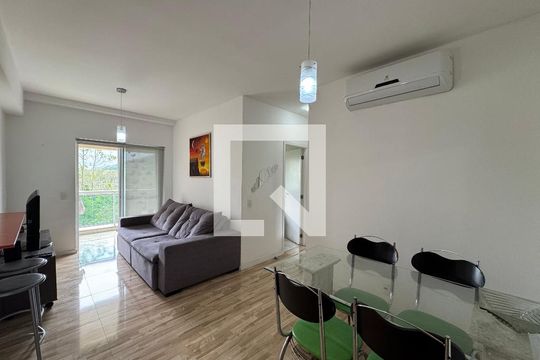 Sala de apartamento para alugar com 2 quartos, 67m² em Barra da Tijuca, Rio de Janeiro