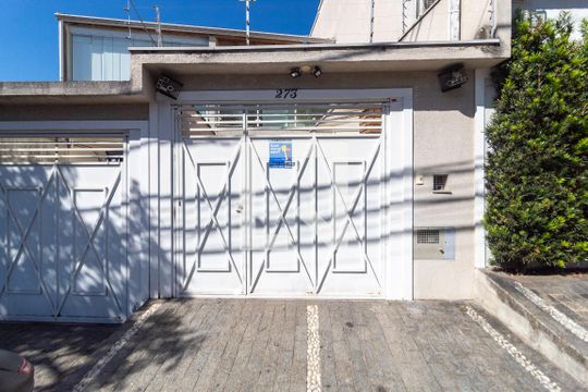 Fachada  de casa à venda com 3 quartos, 120m² em Vila São Paulo, São Paulo