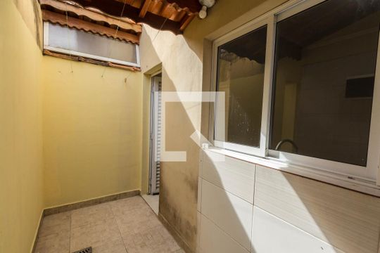 Lavanderia de casa de condomínio para alugar com 2 quartos, 58m² em Nova Mirim, Praia Grande