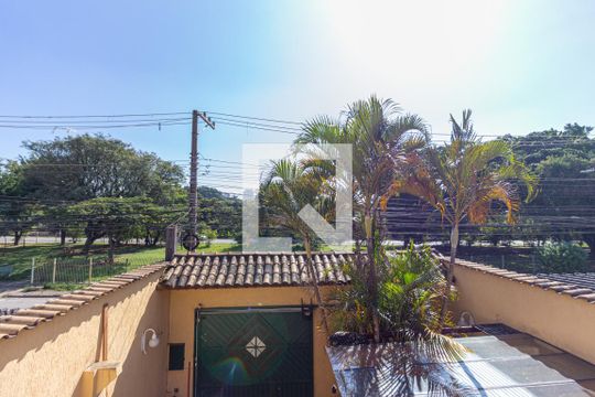 Vista de casa à venda com 3 quartos, 240m² em Presidente Altino, Osasco