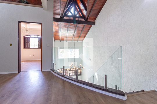Corredor de casa à venda com 3 quartos, 240m² em Presidente Altino, Osasco