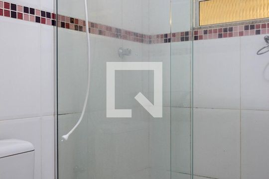 Banheiro da Suíte 1 de casa para alugar com 1 quarto, 58m² em Paulicéia, São Bernardo do Campo