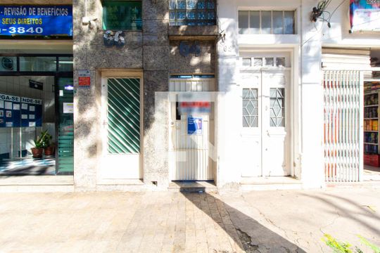 Fachada de casa para alugar com 1 quarto, 27m² em Belenzinho, São Paulo