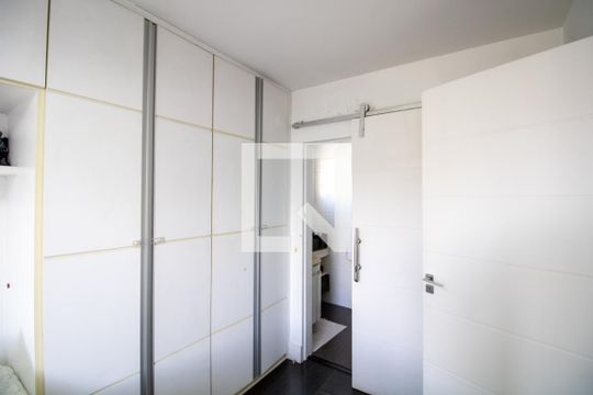 Suíte de casal -detalhe armário de apartamento à venda com 2 quartos, 75m² em Indianópolis, São Paulo